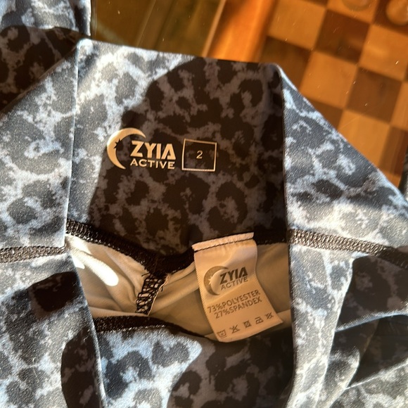 4 PIECE MIX LOT 2 ZYIA PANTS SIZE 2, 1 PINK ZYIA TOP 1 BLACK POCKET WAISTBAND - Picture 3 of 11